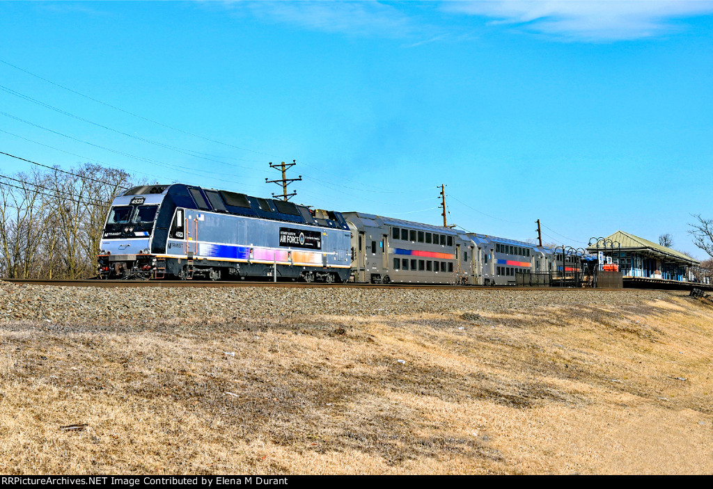 NJT 4523 on train 5123